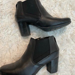 clarks booties